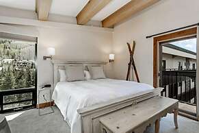 3 Bedroom Antlers Vacation Rental With Incredible Slopeside Views and 