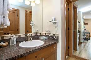 3 Bedroom Antlers Vacation Rental With Incredible Slopeside Views and 