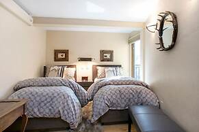 3 Bedroom Antlers Vacation Rental With Incredible Slopeside Views and 