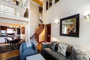3 Bedroom Antlers Vacation Rental With Incredible Slopeside Views and 
