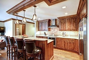 Vail Ritz-carlton 3 Bedroom Residence in Lionshead Village