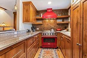 2 Bedroom Antlers Vacation Rental With Incredible Slopeside Views and 