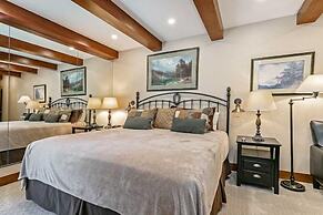 2 Bedroom Antlers Vacation Rental With Incredible Slopeside Views and 