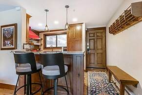 2 Bedroom Antlers Vacation Rental With Incredible Slopeside Views and 