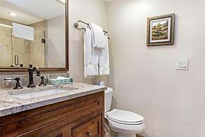 2 Bedroom Antlers Vacation Rental With Incredible Slopeside Views and 