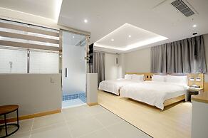 Hound Hotel Gijang