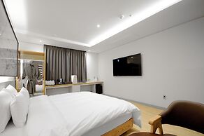 Hound Hotel Gijang