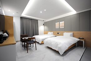 Hound Hotel Gijang