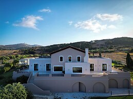 Luxurious Panoramic View Villa