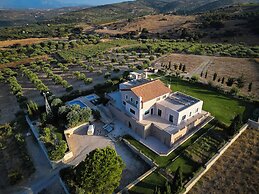 Luxurious Panoramic View Villa