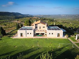 Luxurious Panoramic View Villa