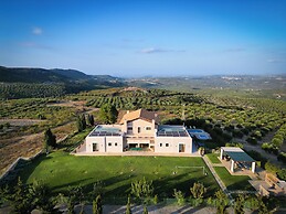 Luxurious Panoramic View Villa