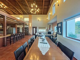 Luxurious Panoramic View Villa