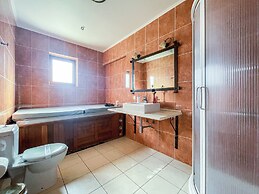 Luxurious Panoramic View Villa