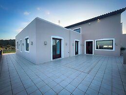 Luxurious Panoramic View Villa