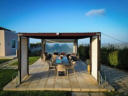 Luxurious Panoramic View Villa