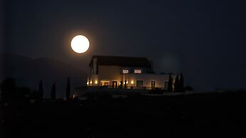 Luxurious Panoramic View Villa