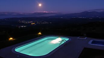 Luxurious Panoramic View Villa