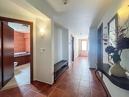 Luxurious Panoramic View Villa