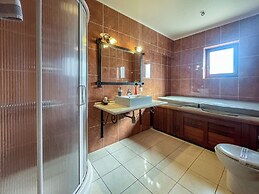 Luxurious Panoramic View Villa