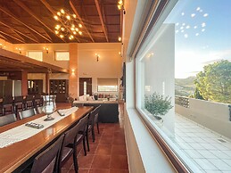 Luxurious Panoramic View Villa