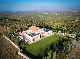 Luxurious Panoramic View Villa