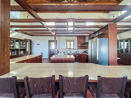 Luxurious Panoramic View Villa