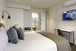 R Hotel Geelong