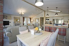 6 Berth Luxury Lodge in Christchurch, Dorset