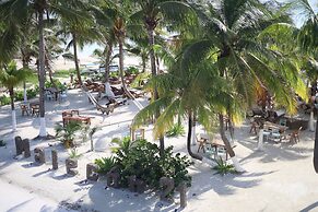 Noah Beach Hotel & Suites