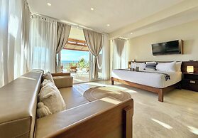 Noah Beach Hotel & Suites