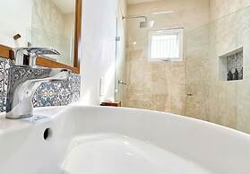 Noah Beach Hotel & Suites