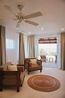 Noah Beach Hotel & Suites