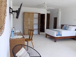 Noah Beach Hotel & Suites