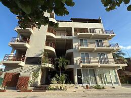 Noah Beach Hotel & Suites