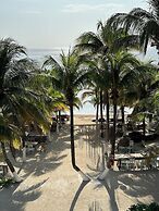 Noah Beach Hotel & Suites