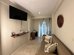 Noah Beach Hotel & Suites