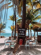 Noah Beach Hotel & Suites