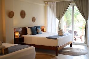 Noah Beach Hotel & Suites