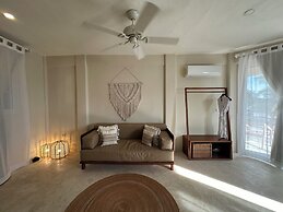 Noah Beach Hotel & Suites