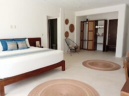 Noah Beach Hotel & Suites