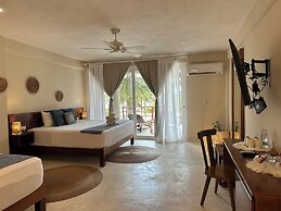 Noah Beach Hotel & Suites