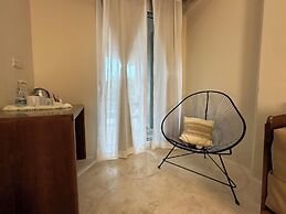 Noah Beach Hotel & Suites