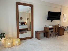 Noah Beach Hotel & Suites