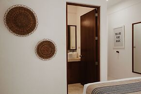 Noah Beach Hotel & Suites