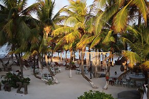 Noah Beach Hotel & Suites