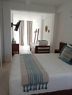 Noah Beach Hotel & Suites