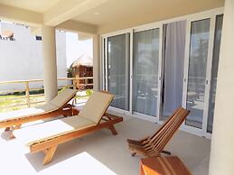 Noah Beach Hotel & Suites