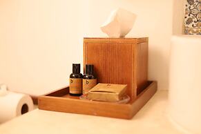 Noah Beach Hotel & Suites