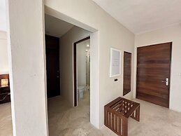 Noah Beach Hotel & Suites